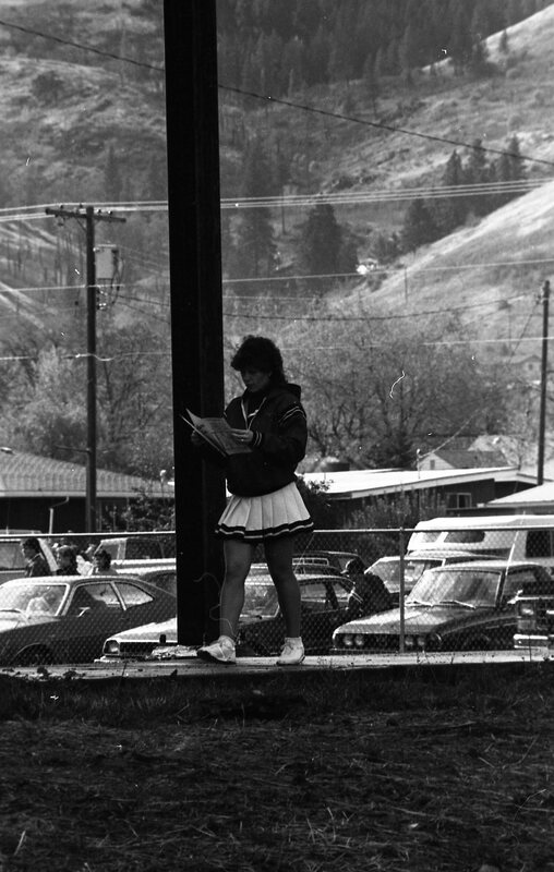 1985 Cheerleader Walking 02