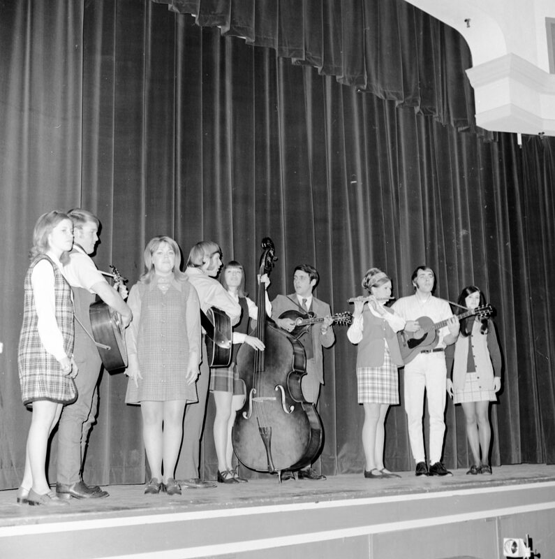 1970 Ambassadors on Stage 03