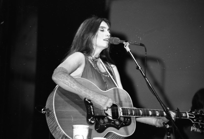 1982 Concert, Emmylou Harris 06