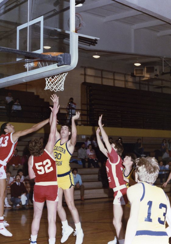 90's Basketball Action 6-2