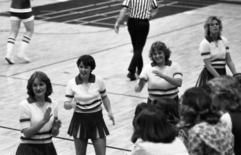 1977 Cheerleaders 27