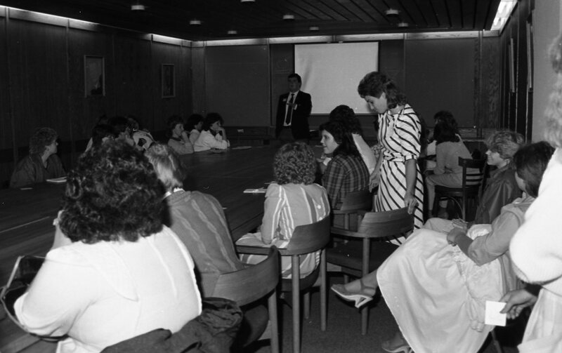 1985 First Day of Classes, Business 05