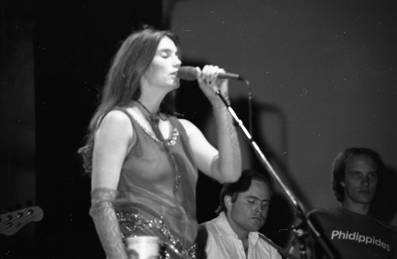 1982 Concert, Emmylou Harris 09
