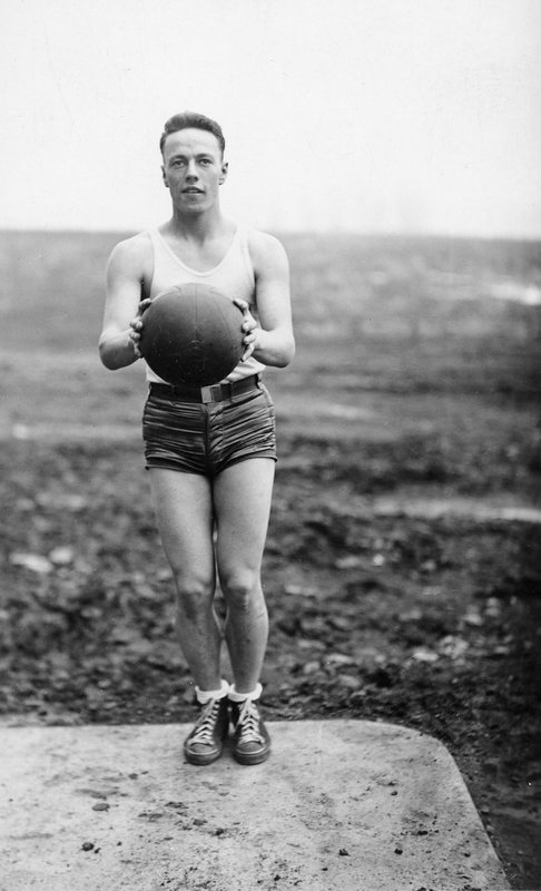 30's Basketball Player 13