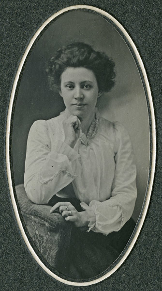 Portrait - Thomas, Gertrude