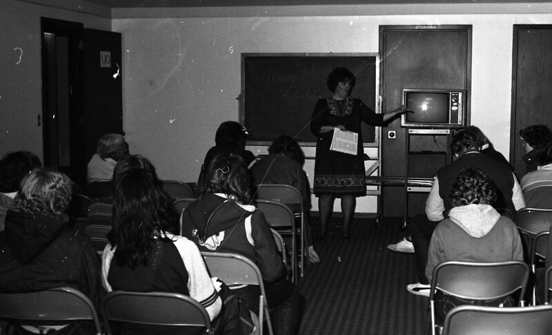 1982 New Student Orientation, Groups 04