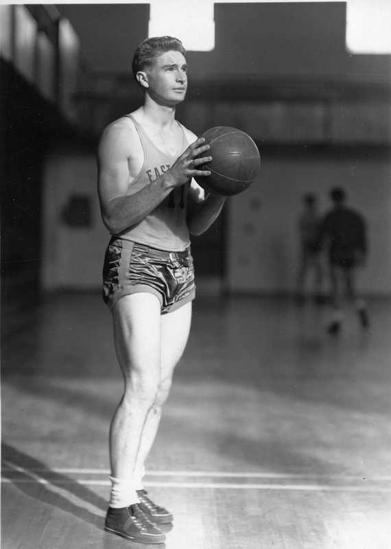 30's Basketball Player 9