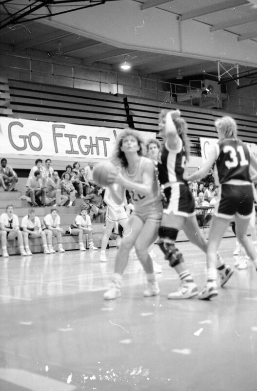 1988 Women's Basketball Action, Oregon Tech at EOSC 26