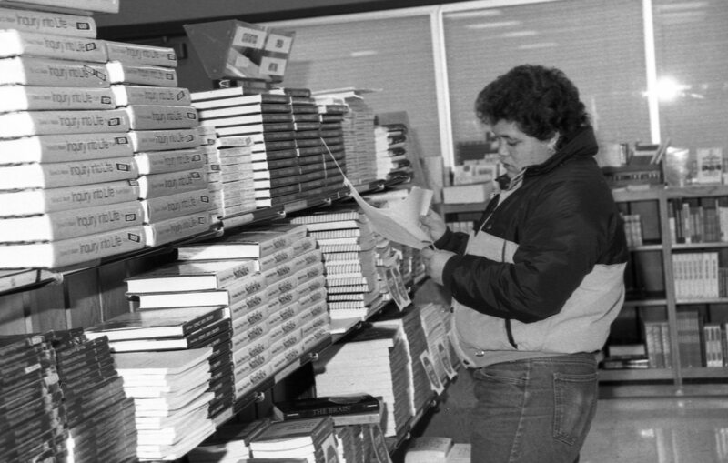 1986 Hoke Hall Bookstore 04