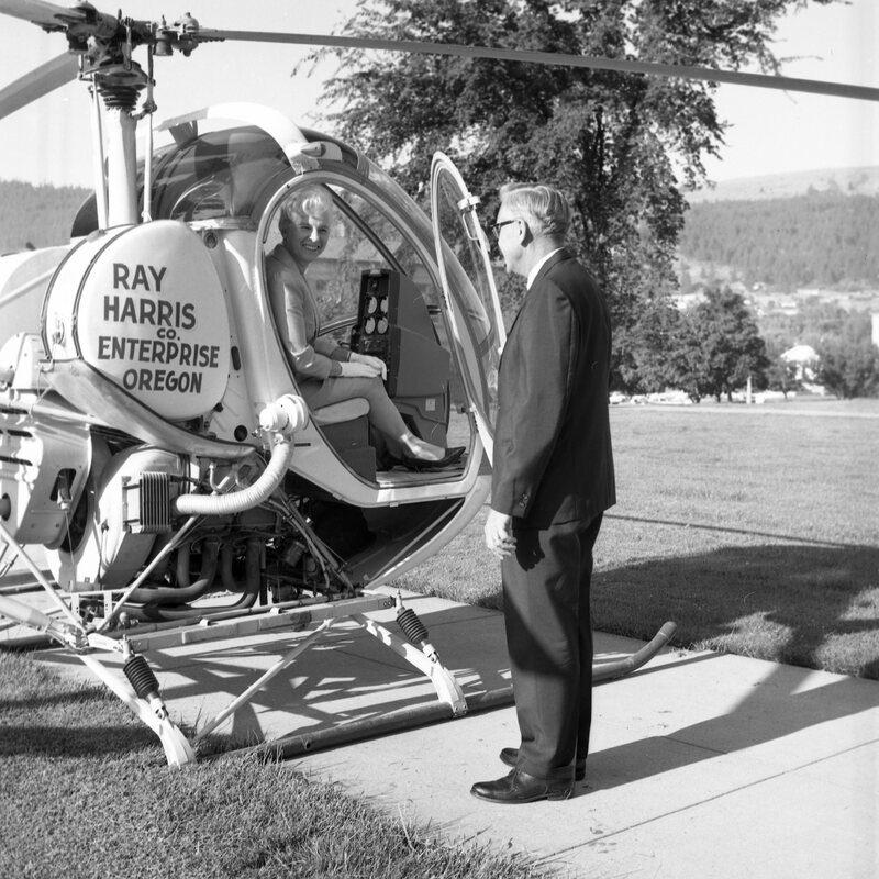 1967 Summer Graduation, Guest Arrival 05