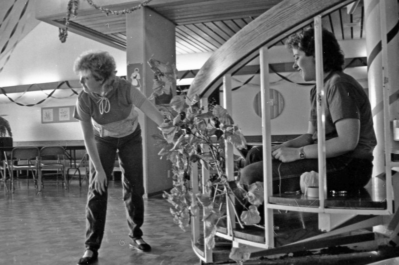 1984 Octoberfest, Decorating 04