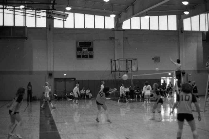 1976 Volleyball Action 03