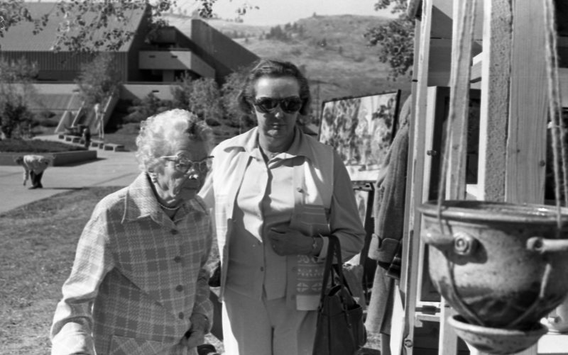 1978 Octoberfest, Bess and Maxine Cook 01