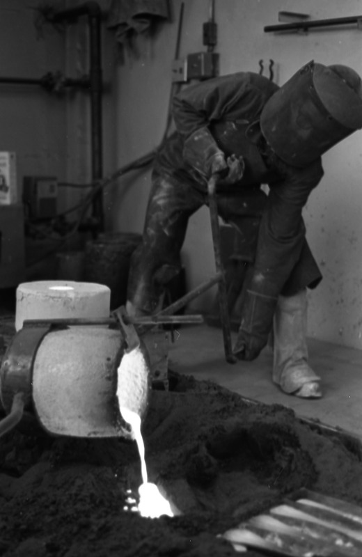 1977 Sculpture Class, Casting 03