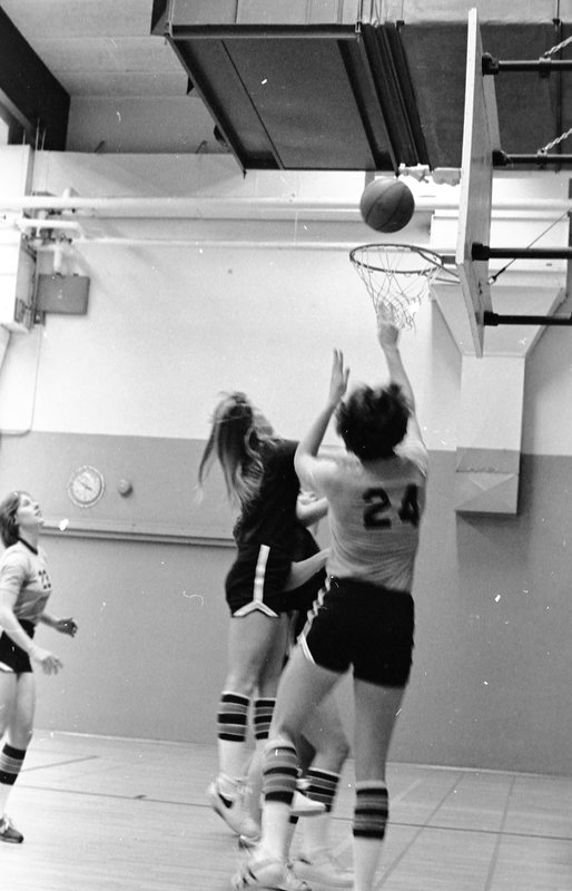 1978 Women's Basketball Action 10