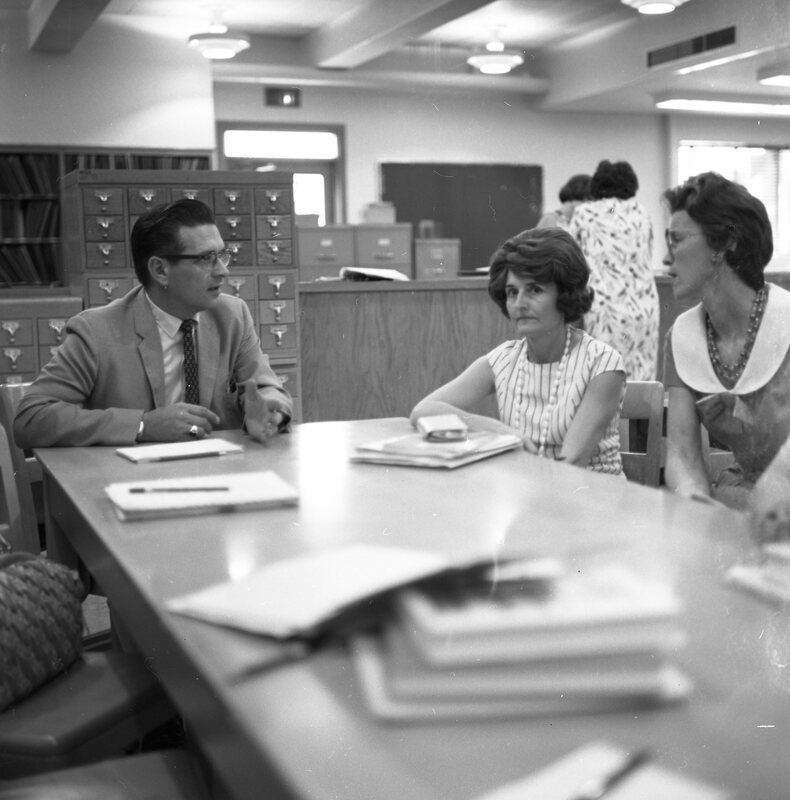 1968 Reading Institute, Library 05