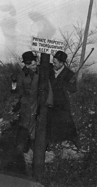 Reuter, Men on Sign