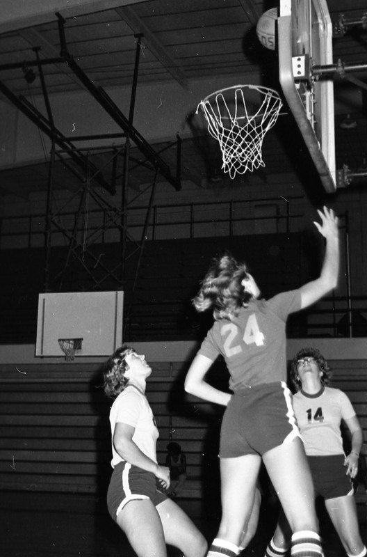 1979 Women's Basketball Action 16