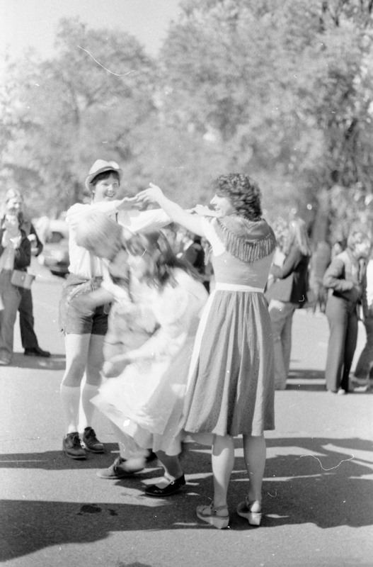 1981 October Festival, Folk Dancing 04