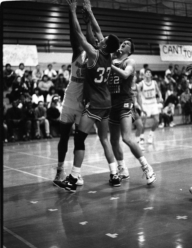 1991 Men's Basketball Action, Southern Oregon at EOSC 05