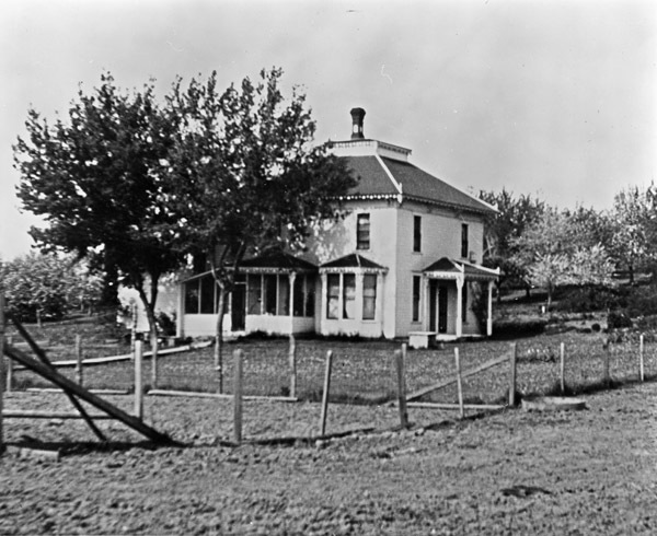 Elgin Ranch, Bernal Hug 2