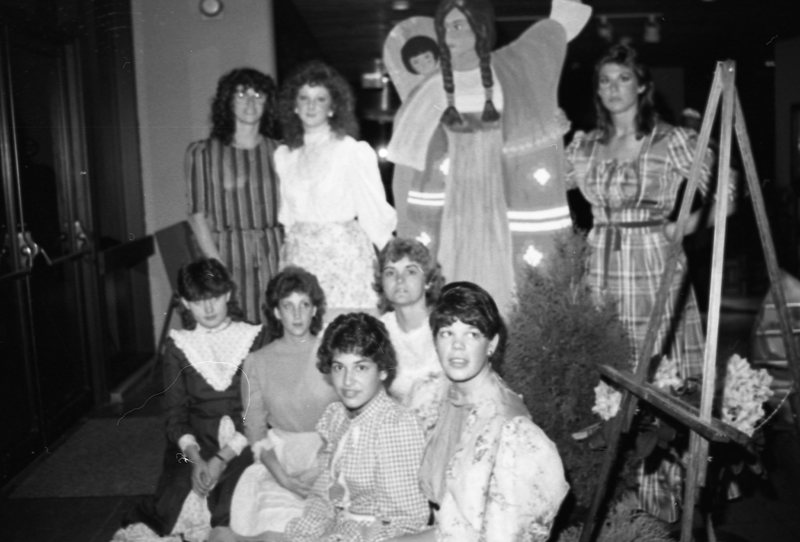 1985 Group in Hoke 01