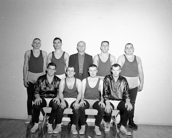 1960-61 Wrestling Team 1-1