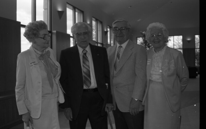 1990 Loso Hall, Guests Group 02