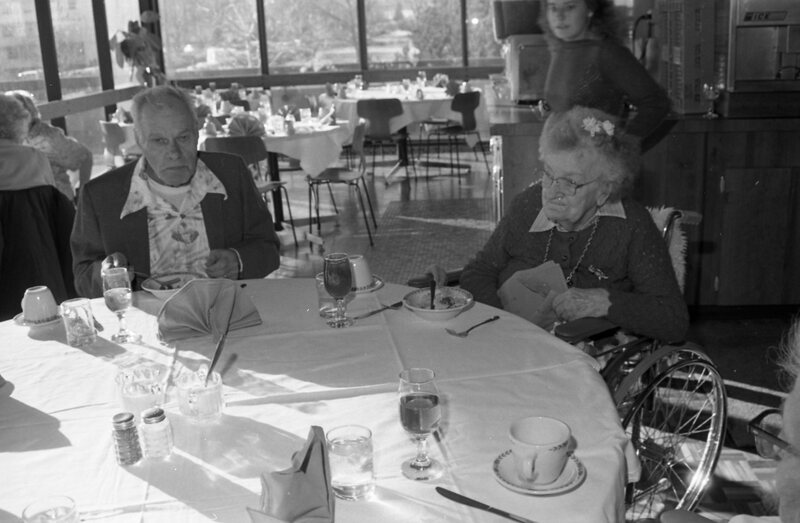 1984 Students Serve Thanksgiving Dinner for Senior Citizens 18