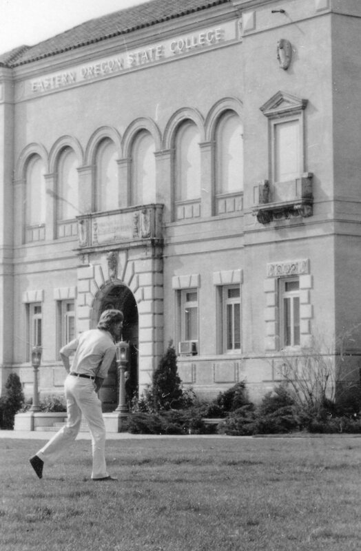 1976 Student, Frisbee 06