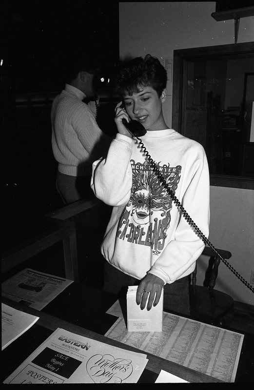 1991 Hoke Hall, Information Counter 03
