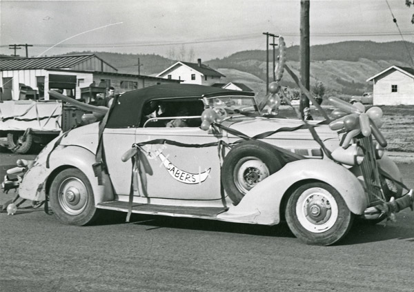 1949 Parade, Sabers Car