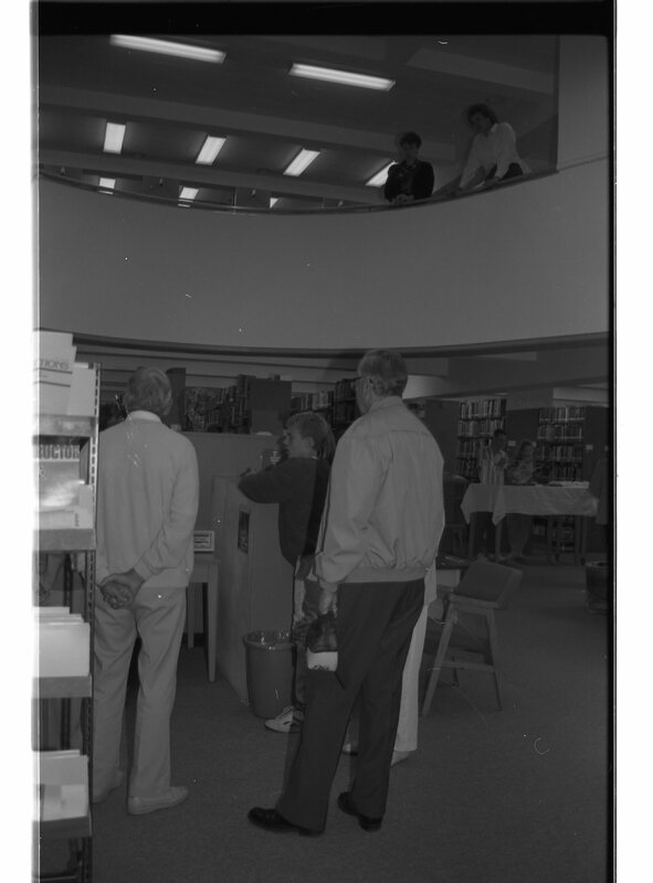 1989 Walter M. Pierce Library, Ribbon Cutting 20