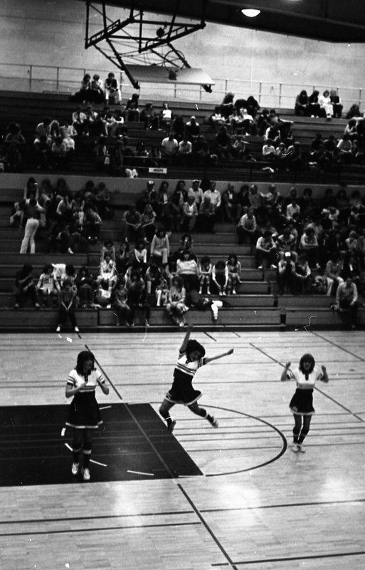 1982 High school Wapiti League Basketball Tournament, Pine Eagle Cheerleaders 01