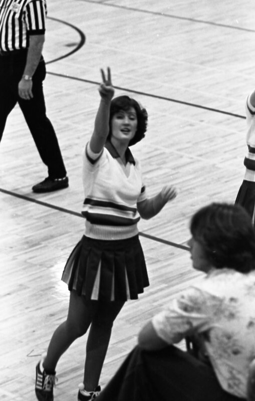 1977 Cheerleaders 02
