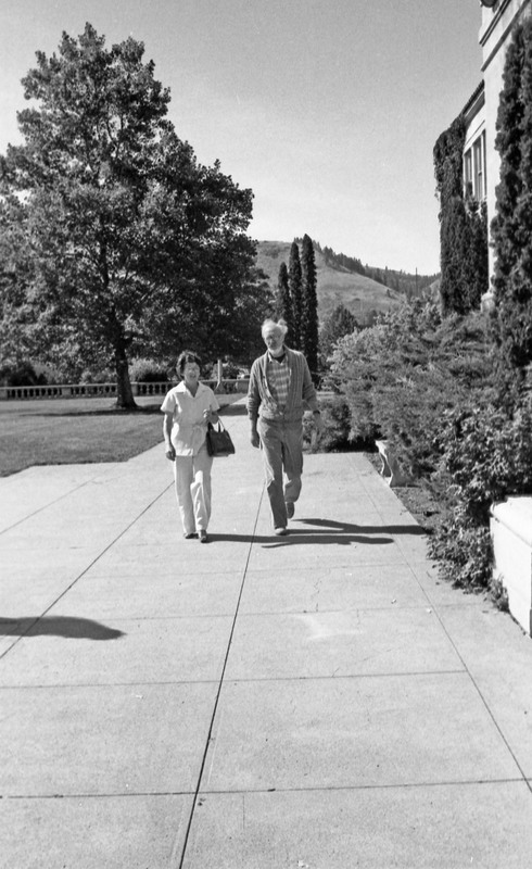 1985 Employees, Walking 04