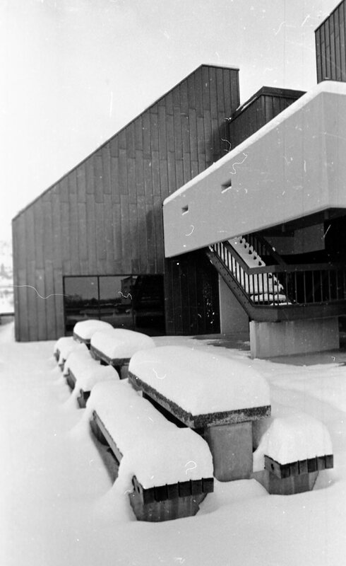 1974 Hoke Hall Patio 02