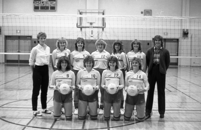 1983 Volleyball Team 01