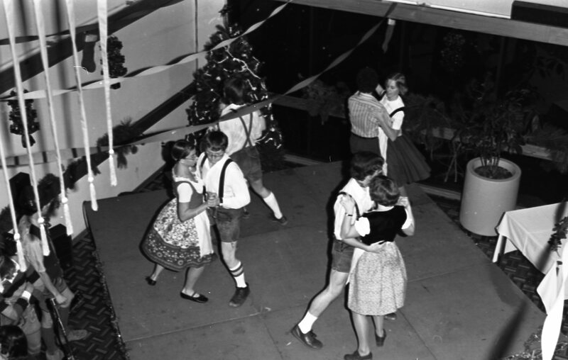 1977 Intercultural Entertainment 01