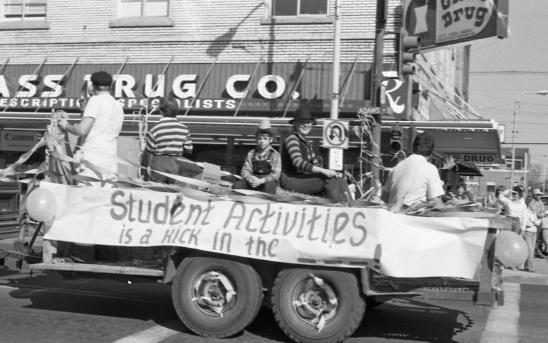 1981 Homecoming Parade, Floats 08