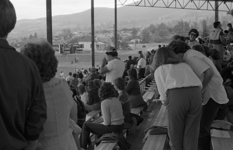 1984 Football Fans 03