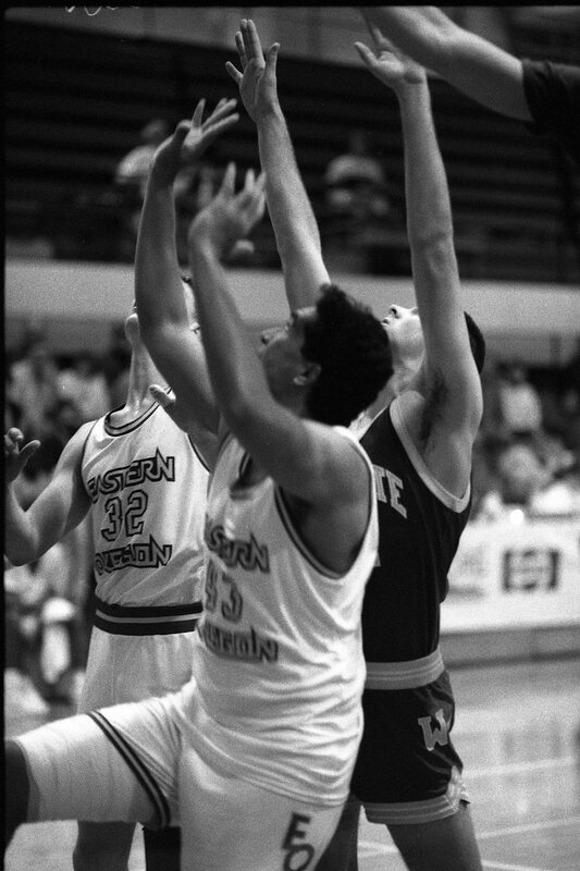 1991 Men's Basketball Action, Willamette University at EOSC 07