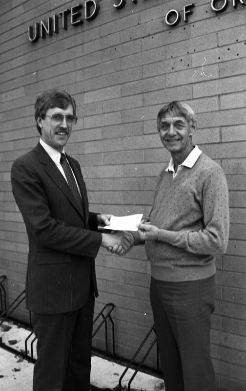 1986 Check Presentation, United Way 03