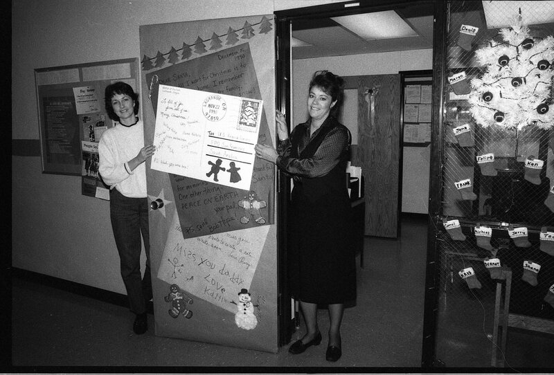 1990 Employees, Christmas Decorations 02