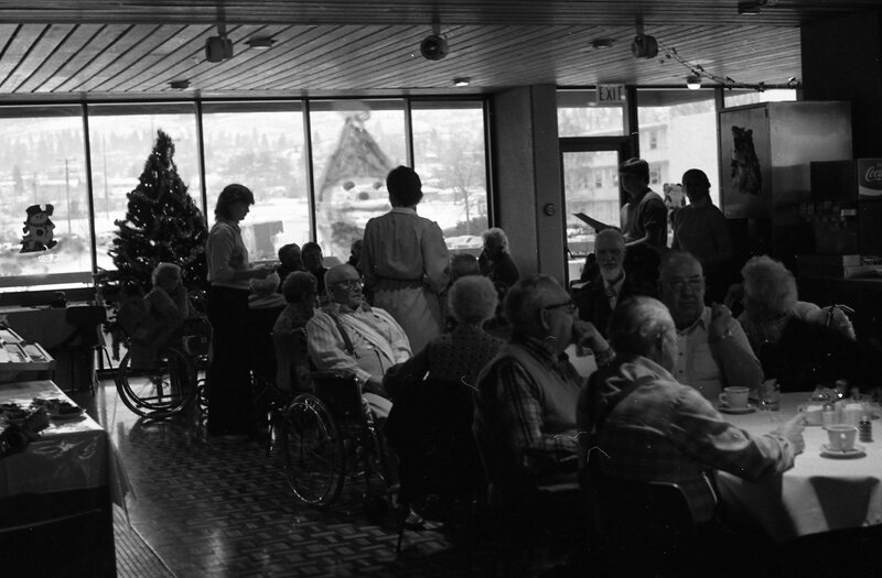 1983 Students Serve Elderly 06