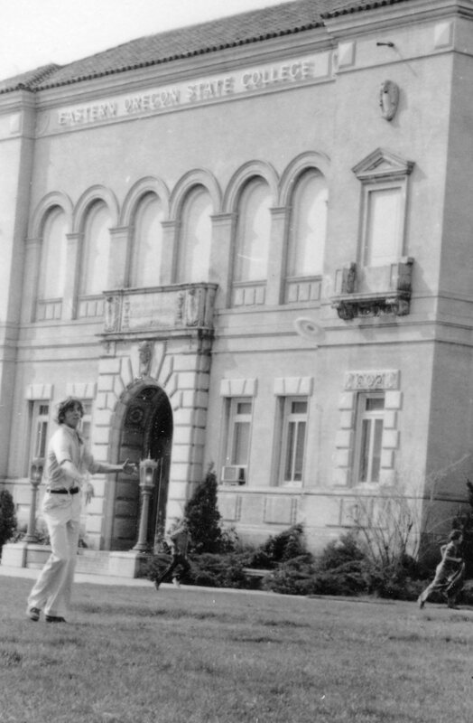 1976 Student, Frisbee 04