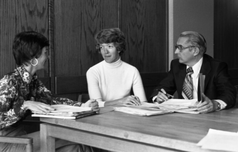1976 Employees, Mini-College Meeting 06