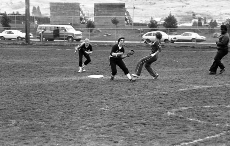 1982 Women's Softball Game - EOSC vs. EWU 02