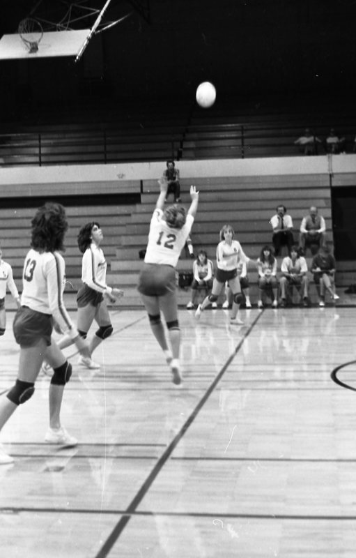 1983 Volleyball, EOSC vs. Lewis & Clark, Action 05