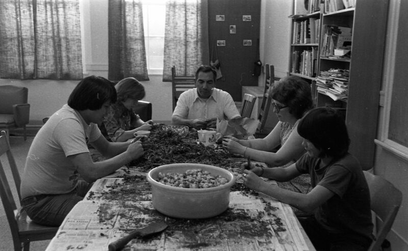 1977 Native American Root Feast, Preparation 03